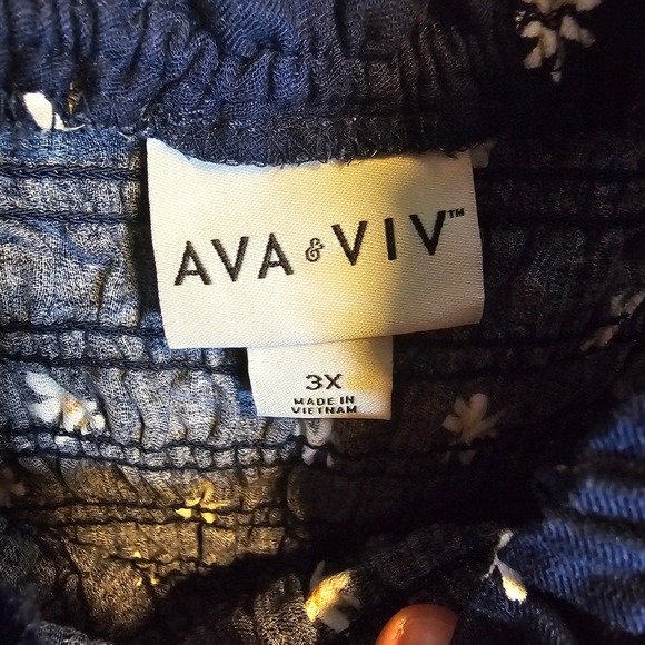 Ava & Viv 3X Navy Floral Daisy Sleeveless Smocked Peplum‎ Tank Top Blouse NEW - Picture 5 of 7